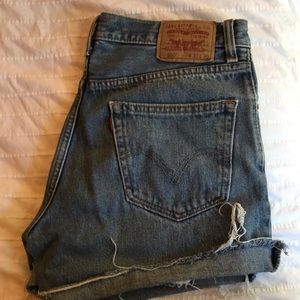 LEVIS 550 high waisted shorts